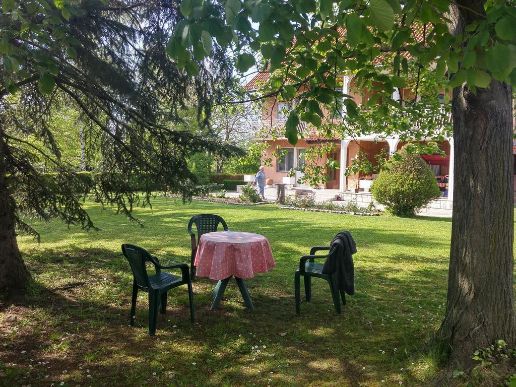 Apartments Domacinstvo Nikolic Valjevo Exteriör bild